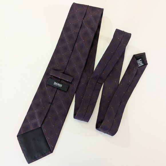 Hugo Boss Geometric Print Silk Tie - Dark plum color with blue dots - Made in It - Picture 1 of 8